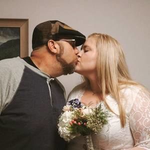 Meet your Posher, Caitlin